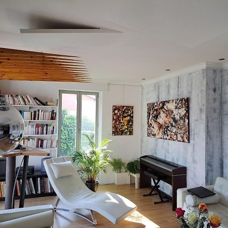 L'Appartement - Chambre Avec Salle De Bains Et Wc Dans Une Galerie D'Art Montbéliard Exterior foto
