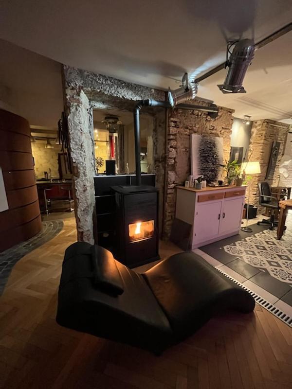 L'Appartement - Chambre Avec Salle De Bains Et Wc Dans Une Galerie D'Art Montbéliard Exterior foto