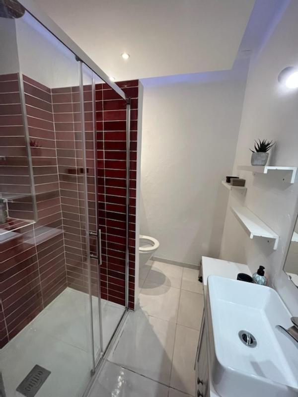 L'Appartement - Chambre Avec Salle De Bains Et Wc Dans Une Galerie D'Art Montbéliard Exterior foto