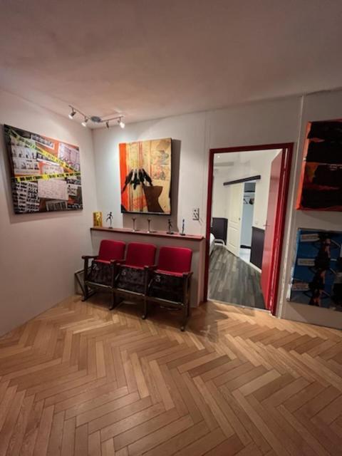 L'Appartement - Chambre Avec Salle De Bains Et Wc Dans Une Galerie D'Art Montbéliard Exterior foto