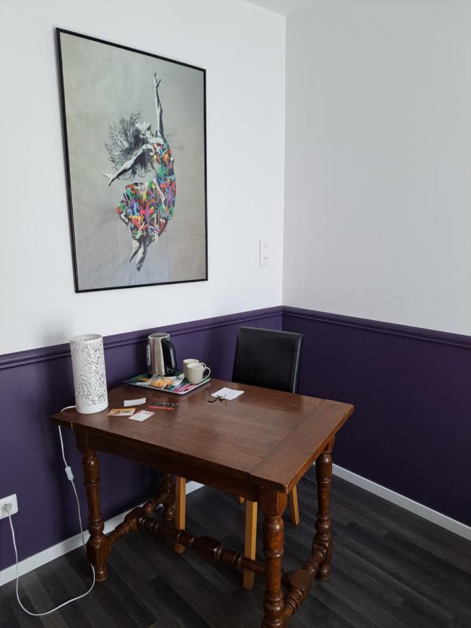 L'Appartement - Chambre Avec Salle De Bains Et Wc Dans Une Galerie D'Art Montbéliard Exterior foto